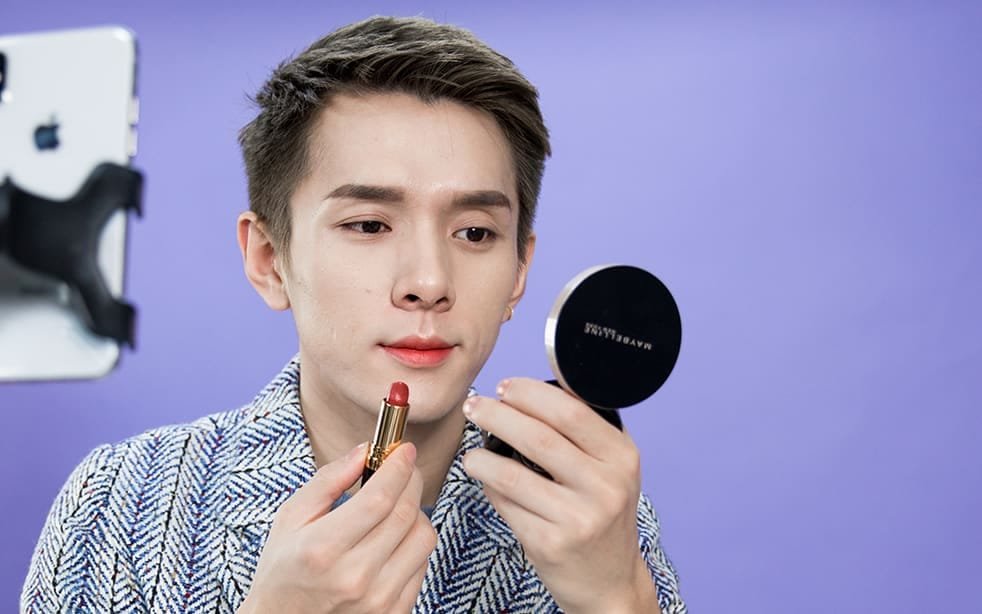 lipstick Applying