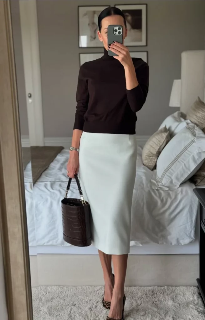 Feminine flight attendant arrival look from the original assignment