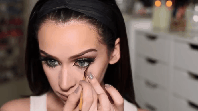 Applying a delicate, subtly blended eyeshadow look