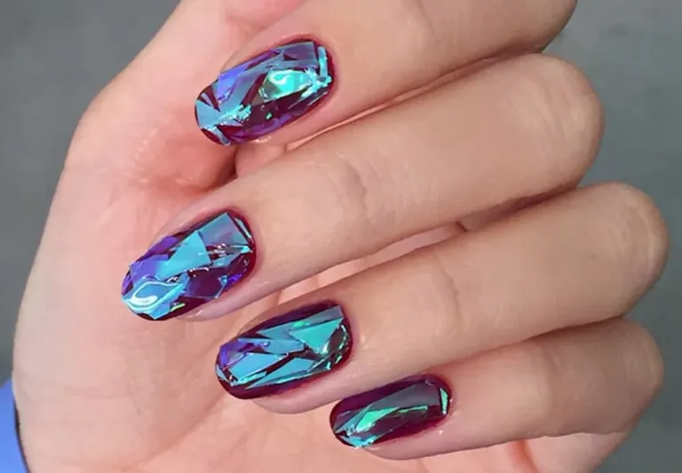 Glass-like polished manicure
