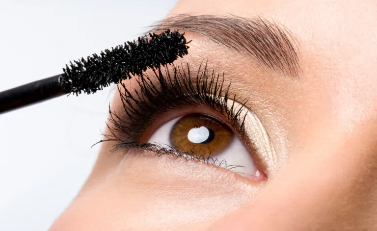 Clear mascara as a daily feminine discipline